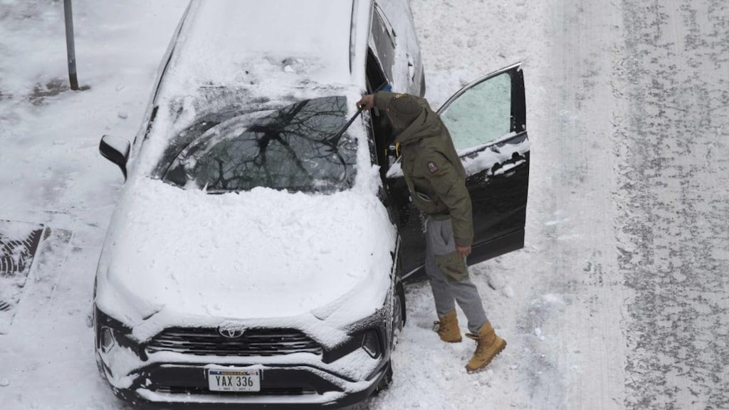 बर्फीली हवाओं रिकॉर्ड तोड़ ठंड से अमेरिका में भारी तबाही 15 लोगों की मौत